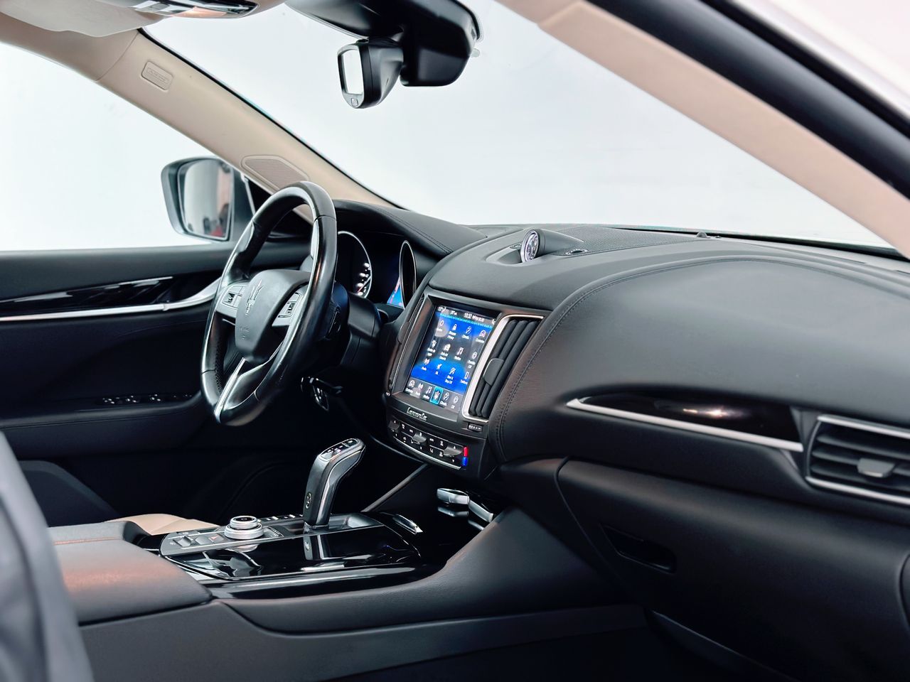 Foto Maserati Levante 1