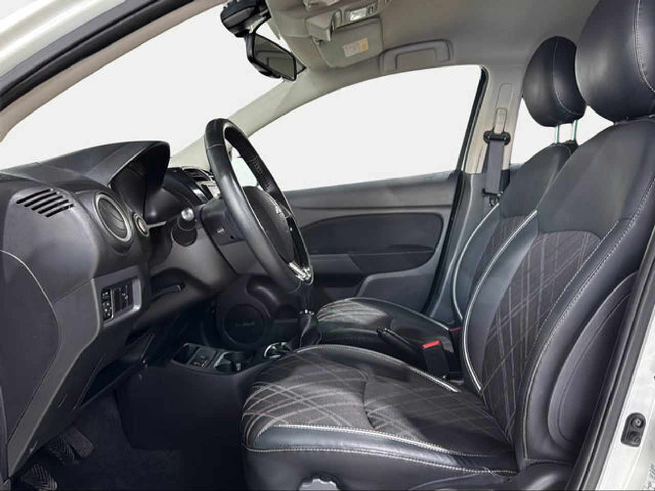 Foto Mitsubishi Space Star 8
