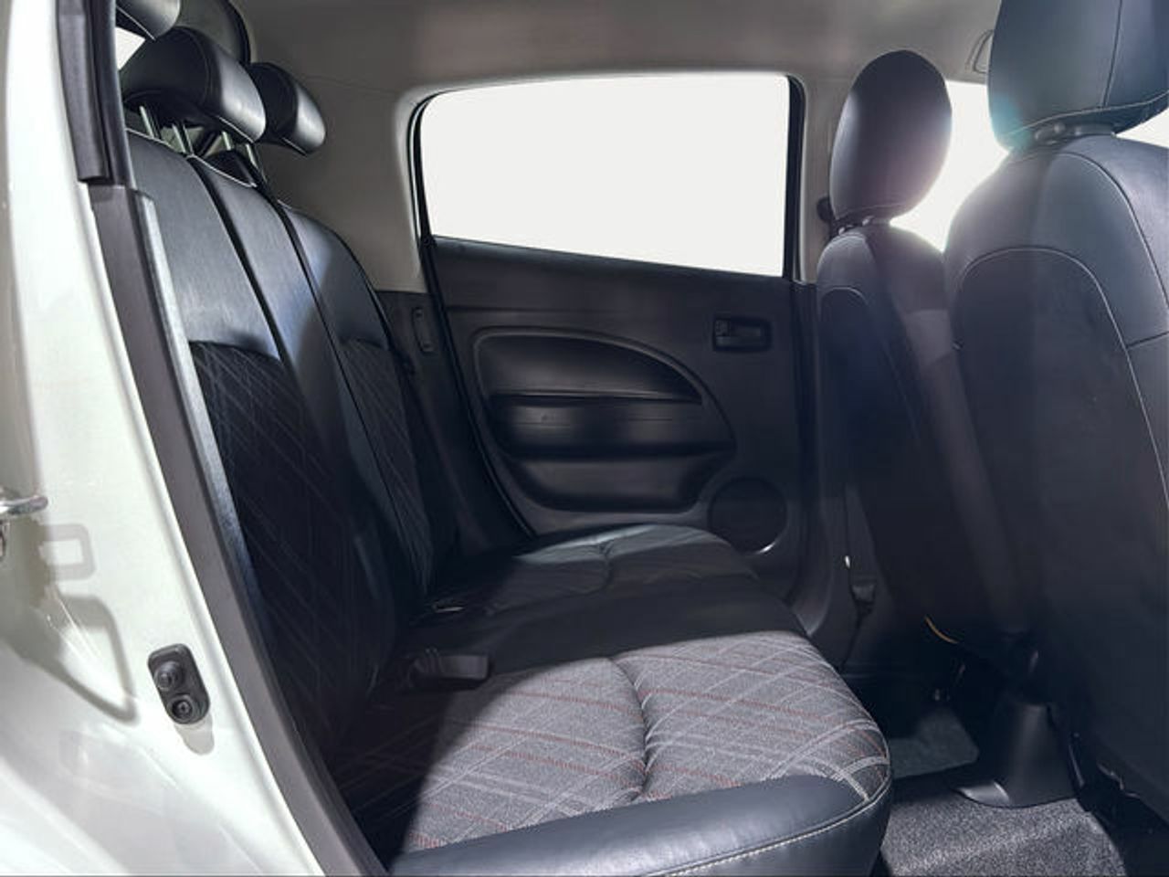 Foto Mitsubishi Space Star 12