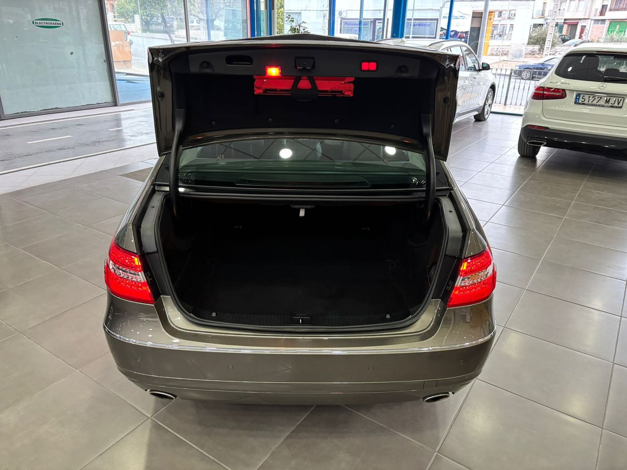 Foto Mercedes-Benz Clase E 12