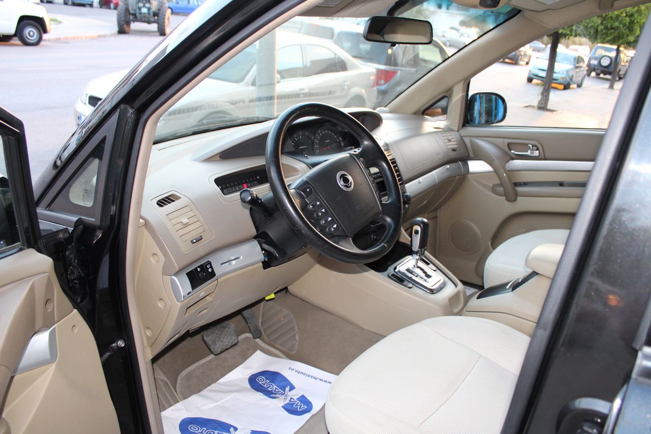 Foto SsangYong Rodius 7