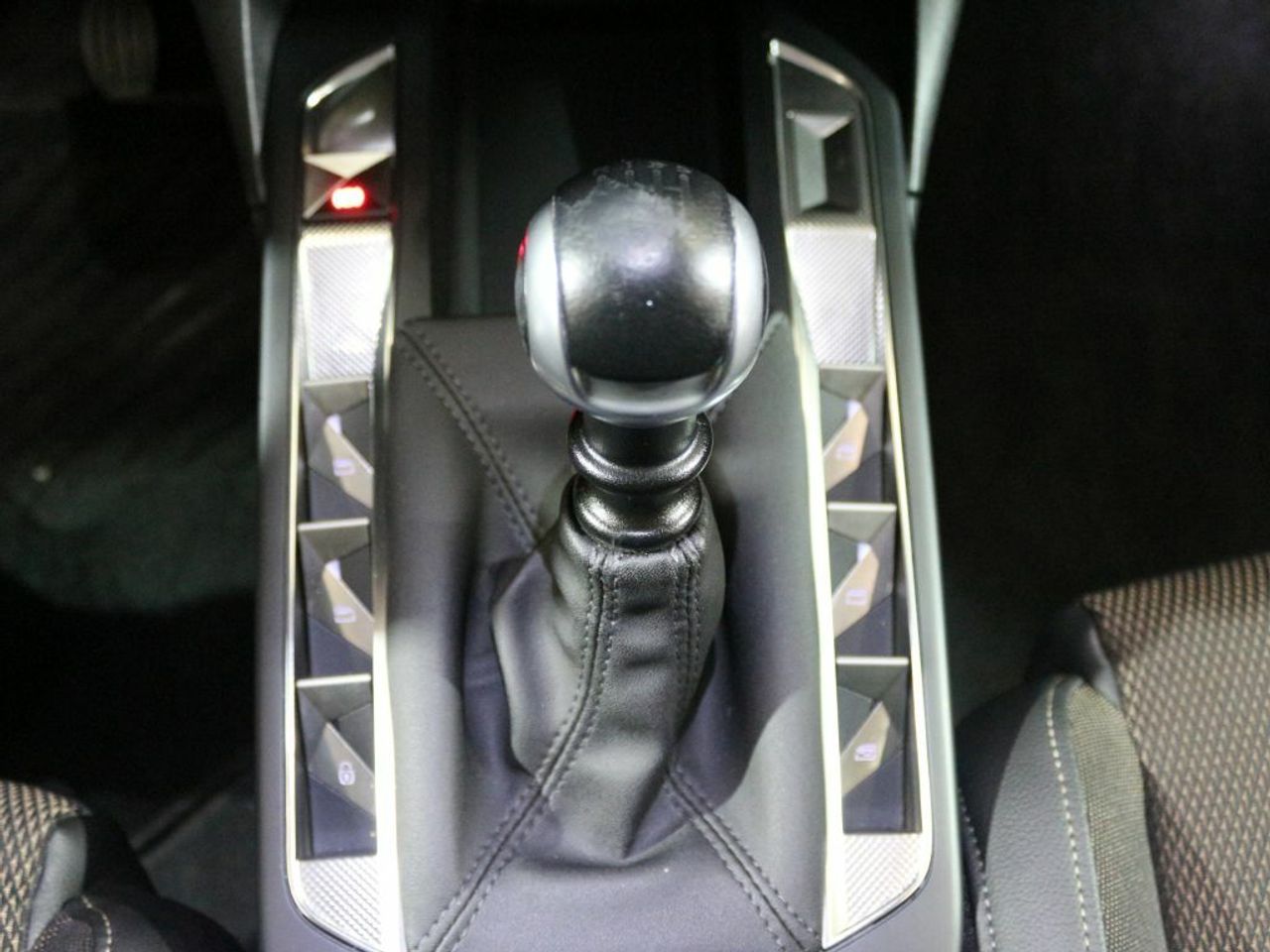 Foto DS Automobiles DS 3 25