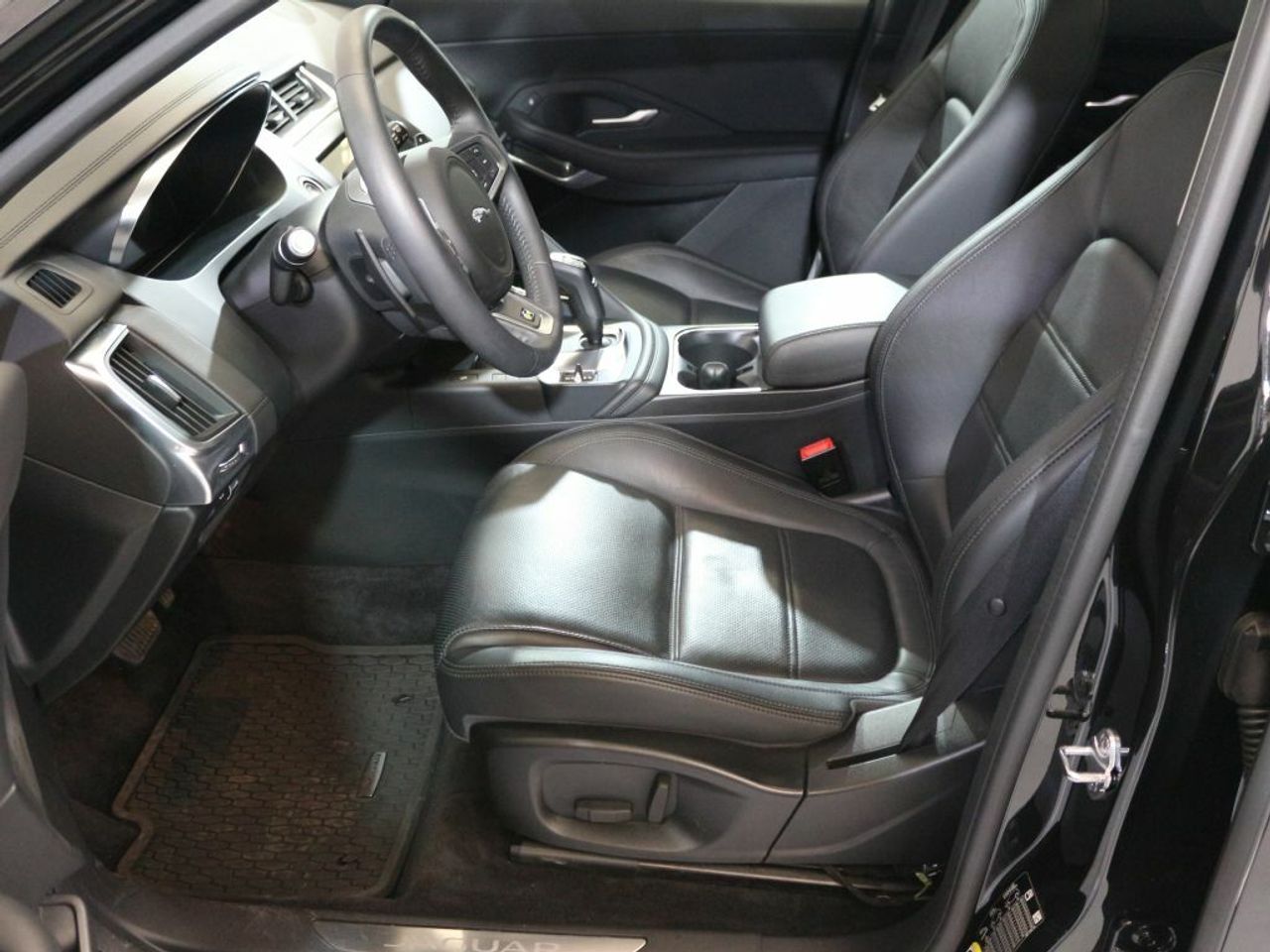 Foto Jaguar E-Pace 13