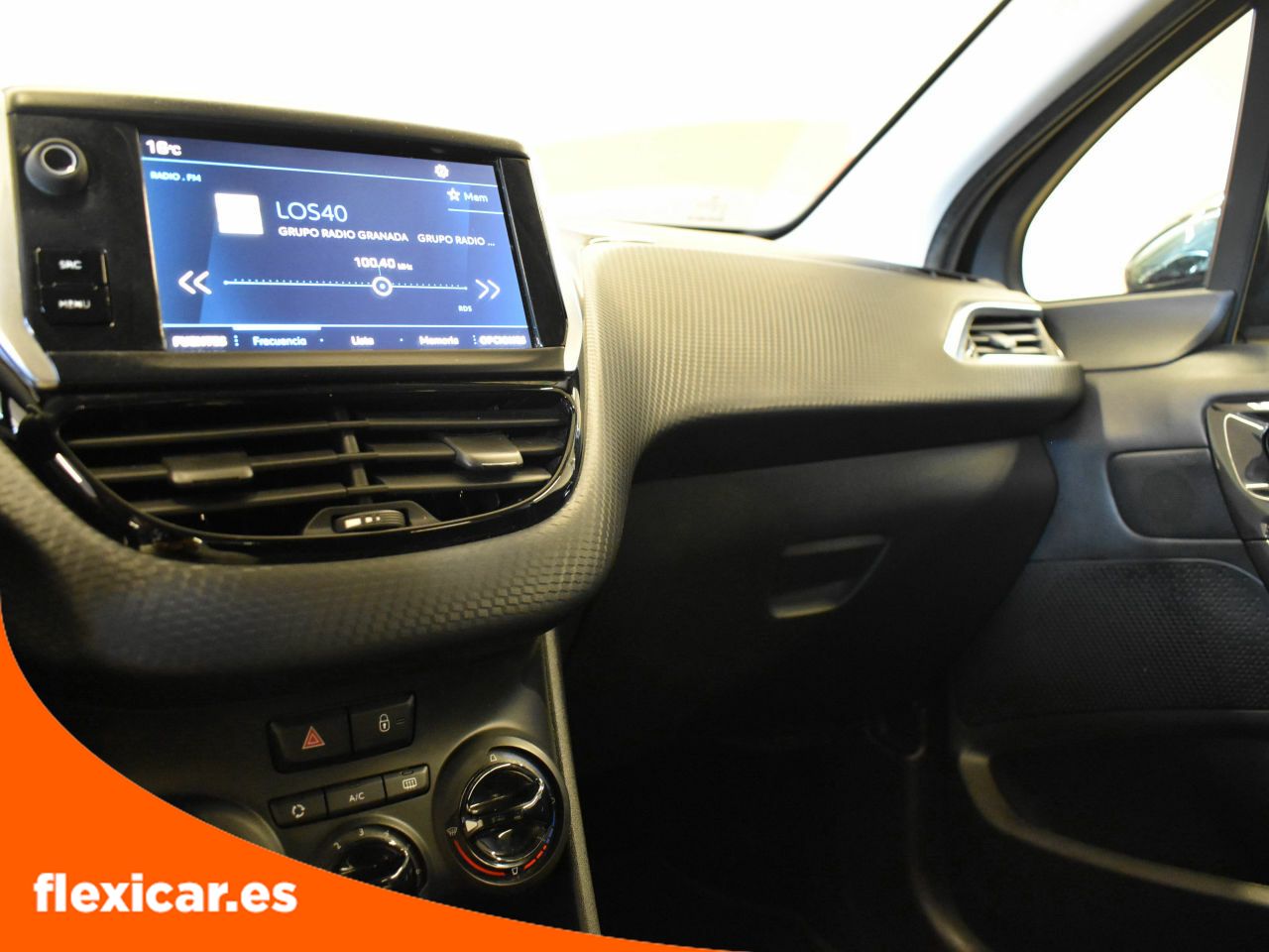 Foto Peugeot 208 21
