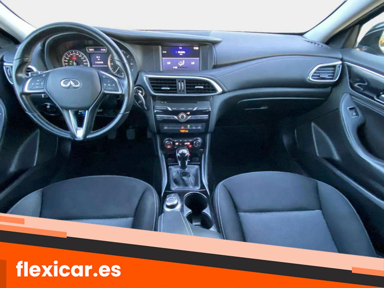 Foto Infiniti Q30 12