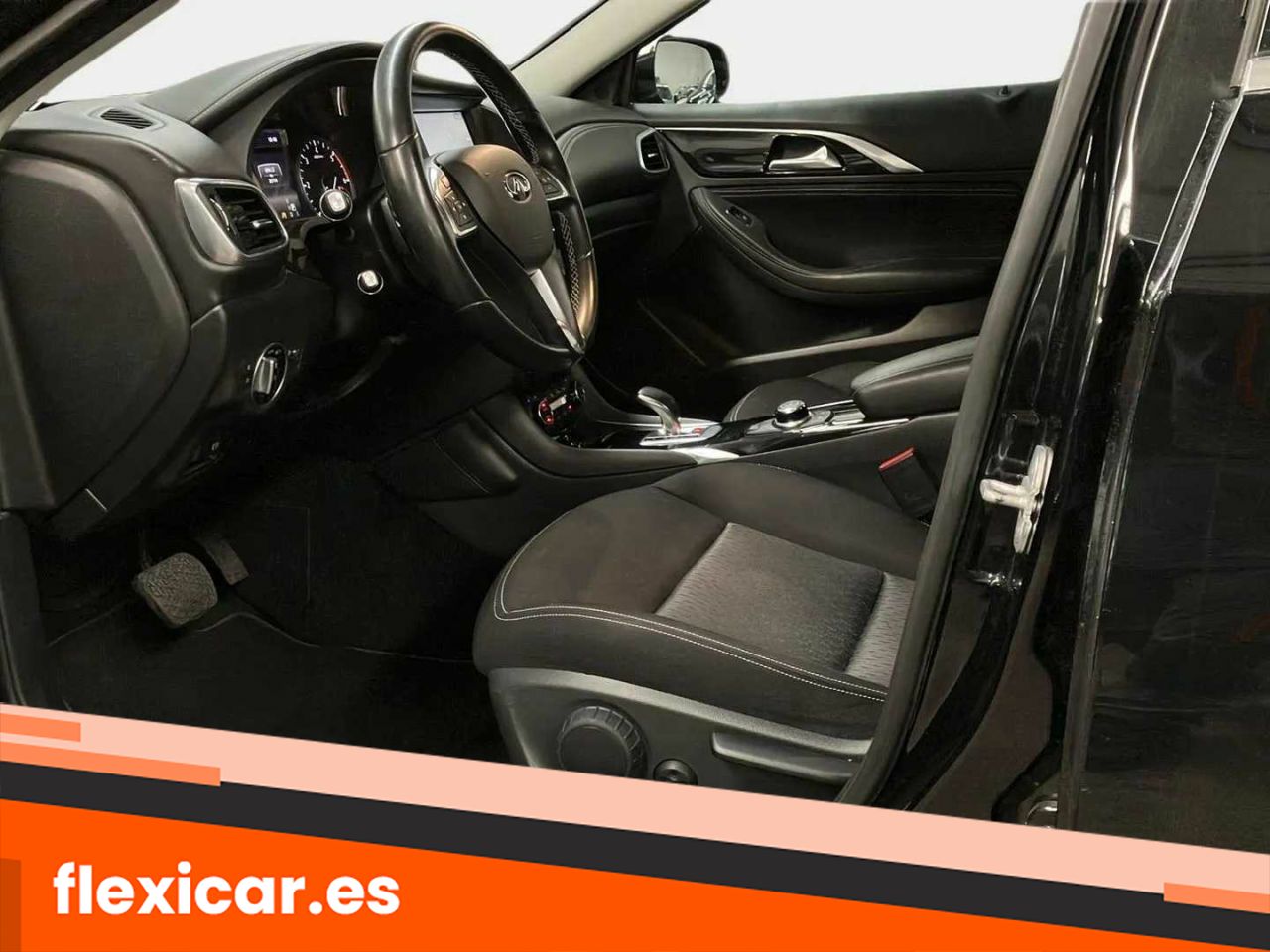 Foto Infiniti Q30 11
