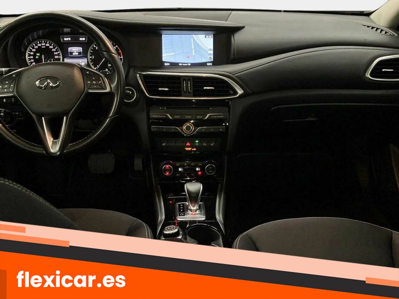 Foto Infiniti Q30 12