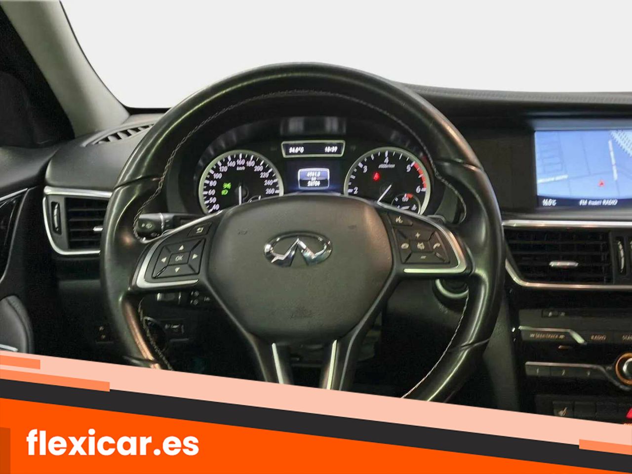 Foto Infiniti Q30 13