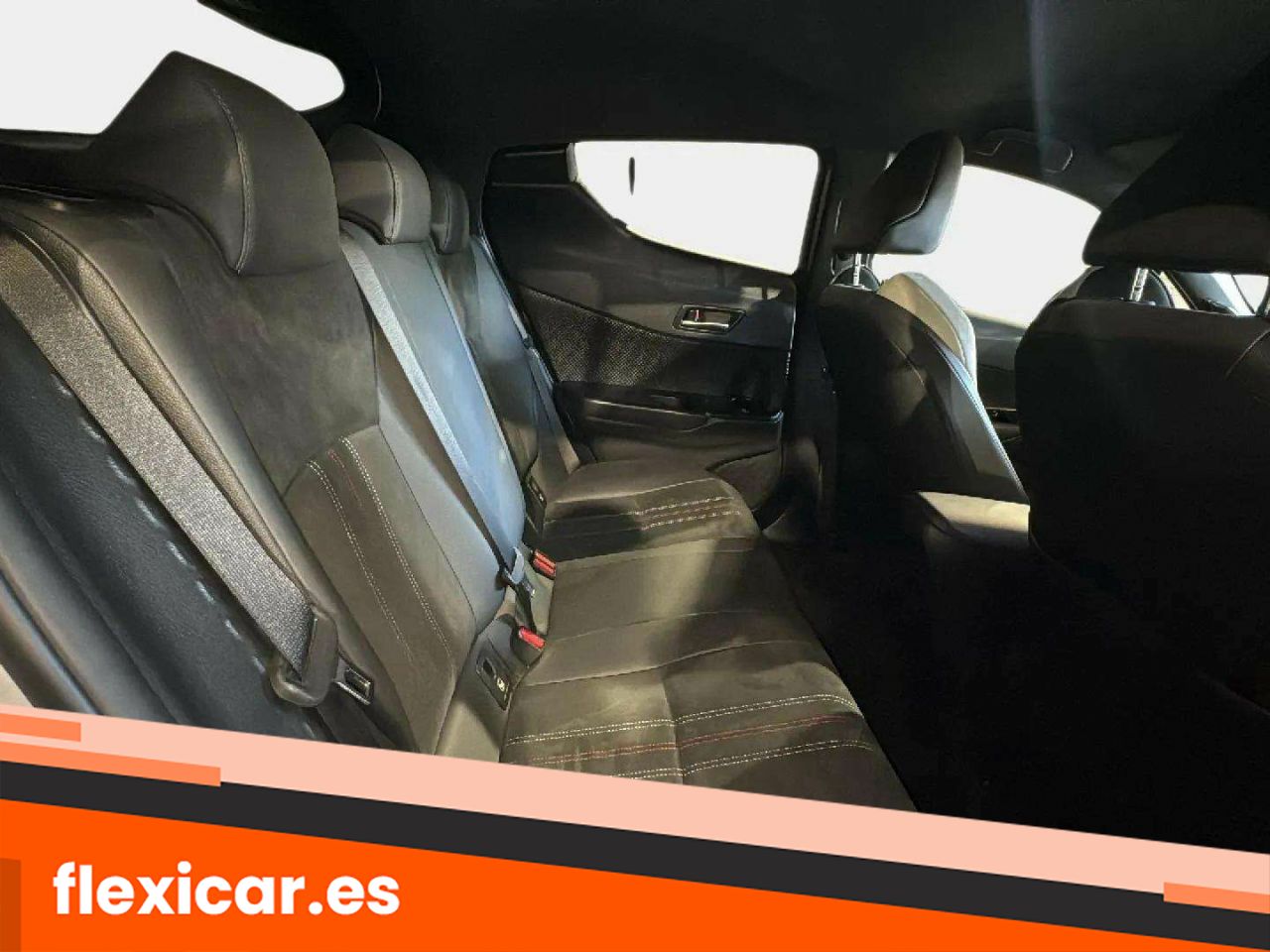 Foto Toyota C-HR 15