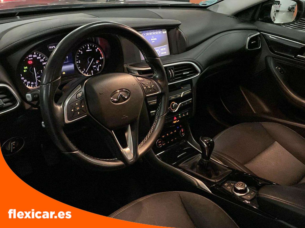 Foto Infiniti Q30 11