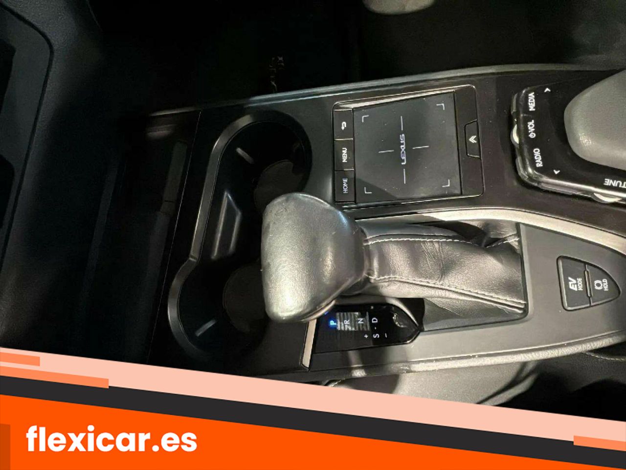 Foto Lexus UX 30