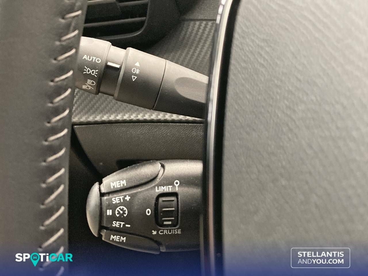Foto Peugeot 208 8