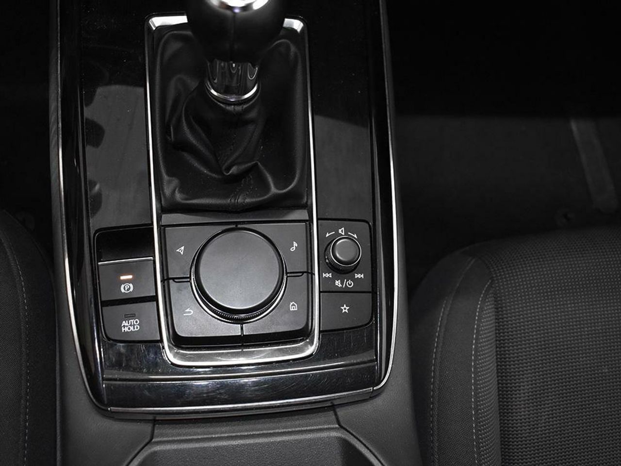 Foto Mazda CX-30 11