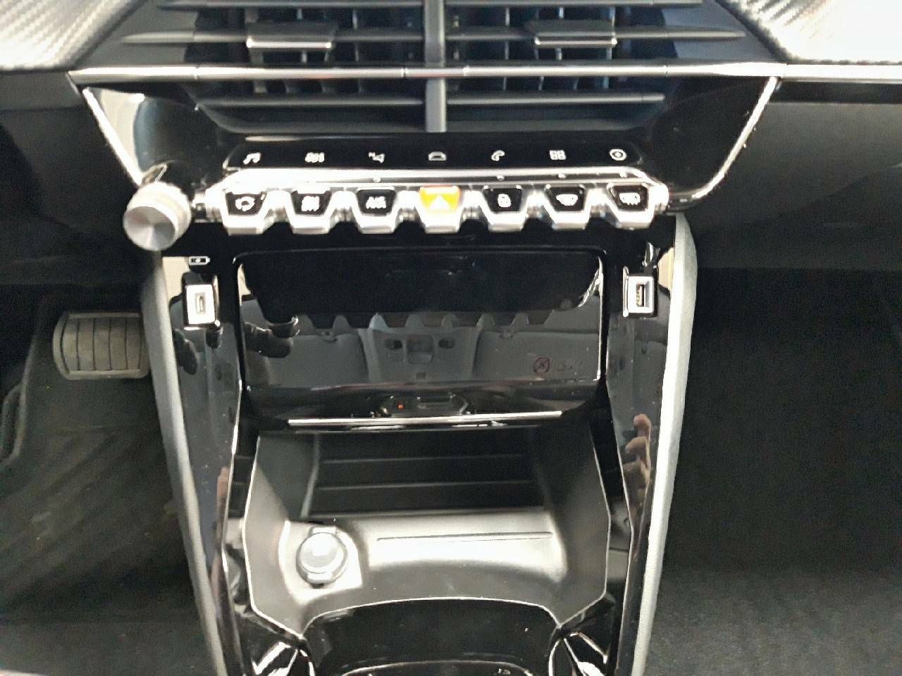 Foto Peugeot 208 18