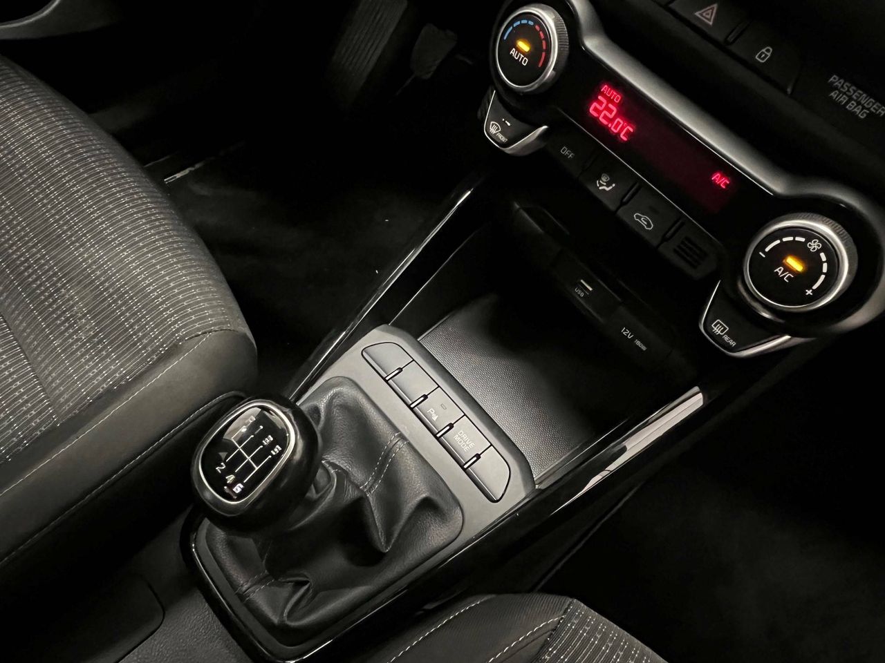 Foto Kia Stonic 14