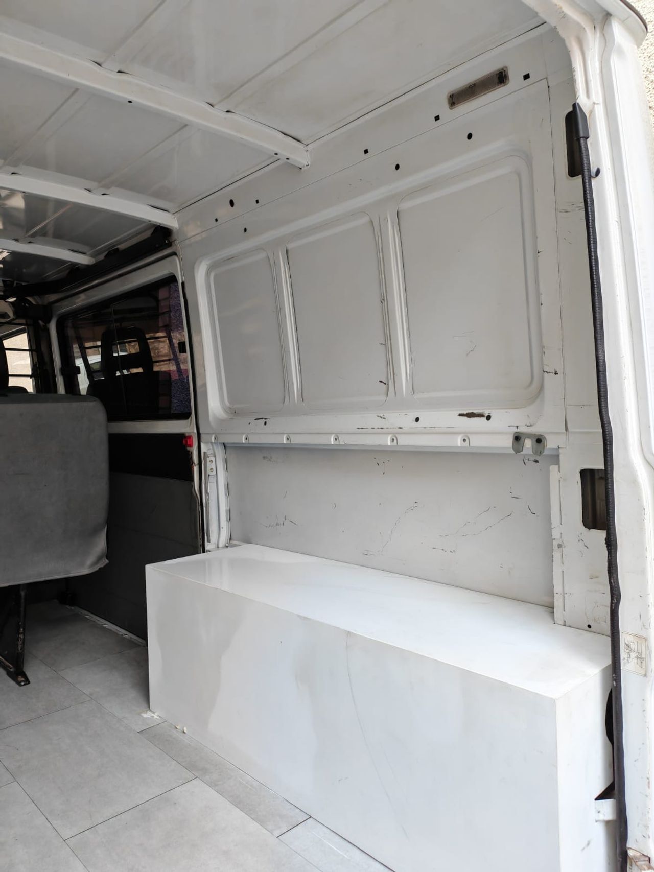 Foto Mercedes-Benz MB 100 51