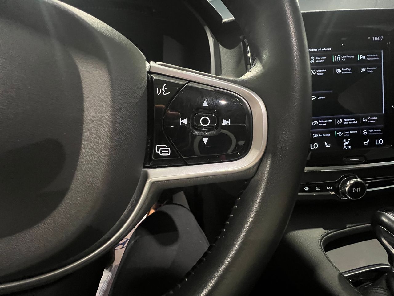 Foto Volvo V90 Cross Country 18