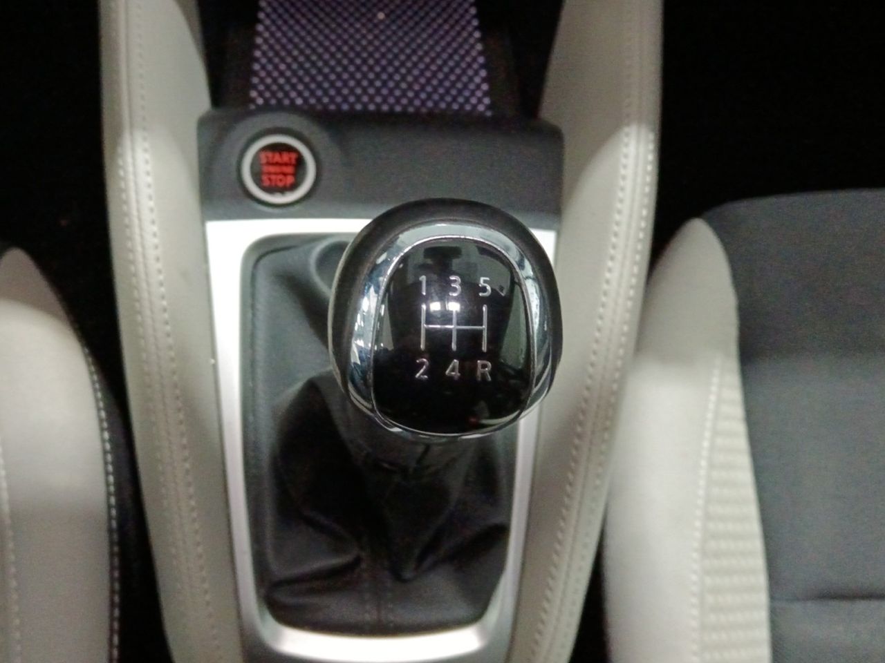 Foto Nissan Micra 12