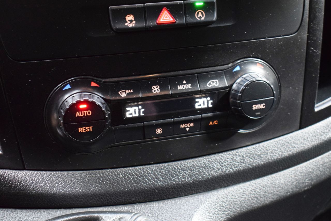 Foto Mercedes-Benz Vito 28
