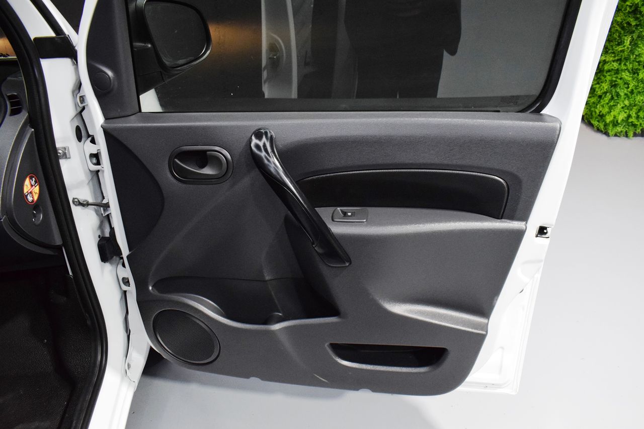Foto Nissan NV250 10