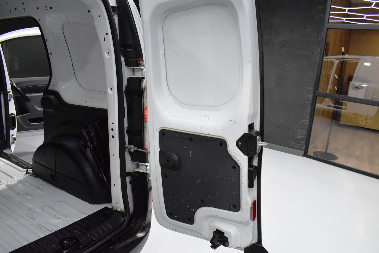 Foto Nissan NV250 17