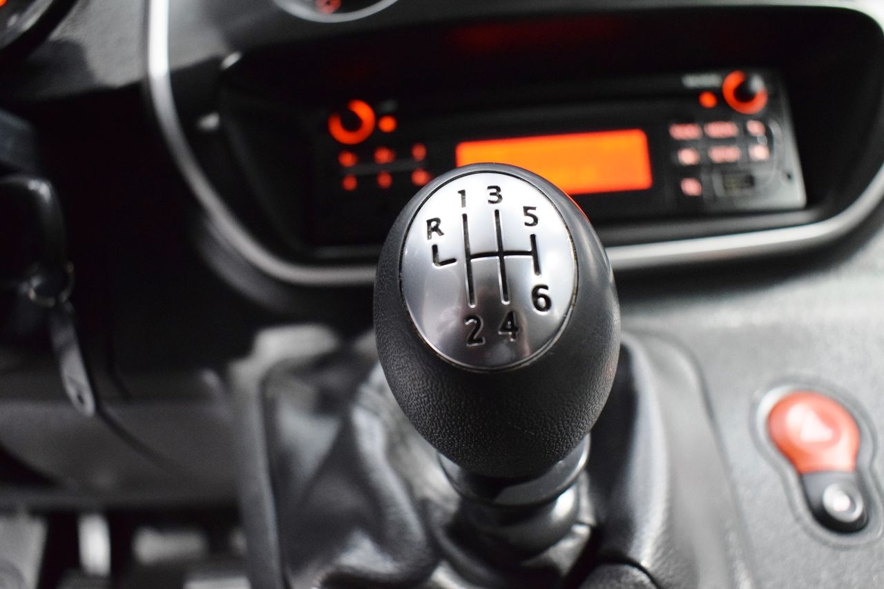 Foto Nissan NV250 27