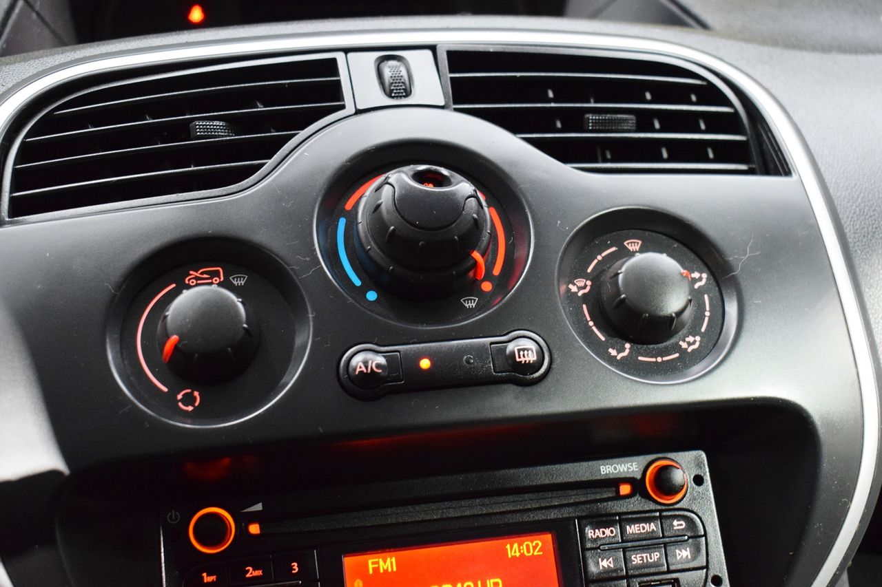 Foto Nissan NV250 28