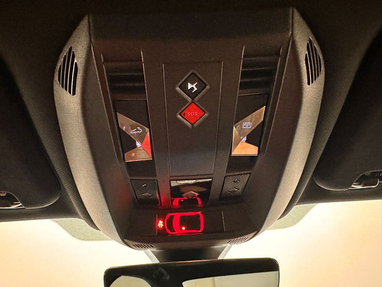 Foto DS Automobiles DS 9 33