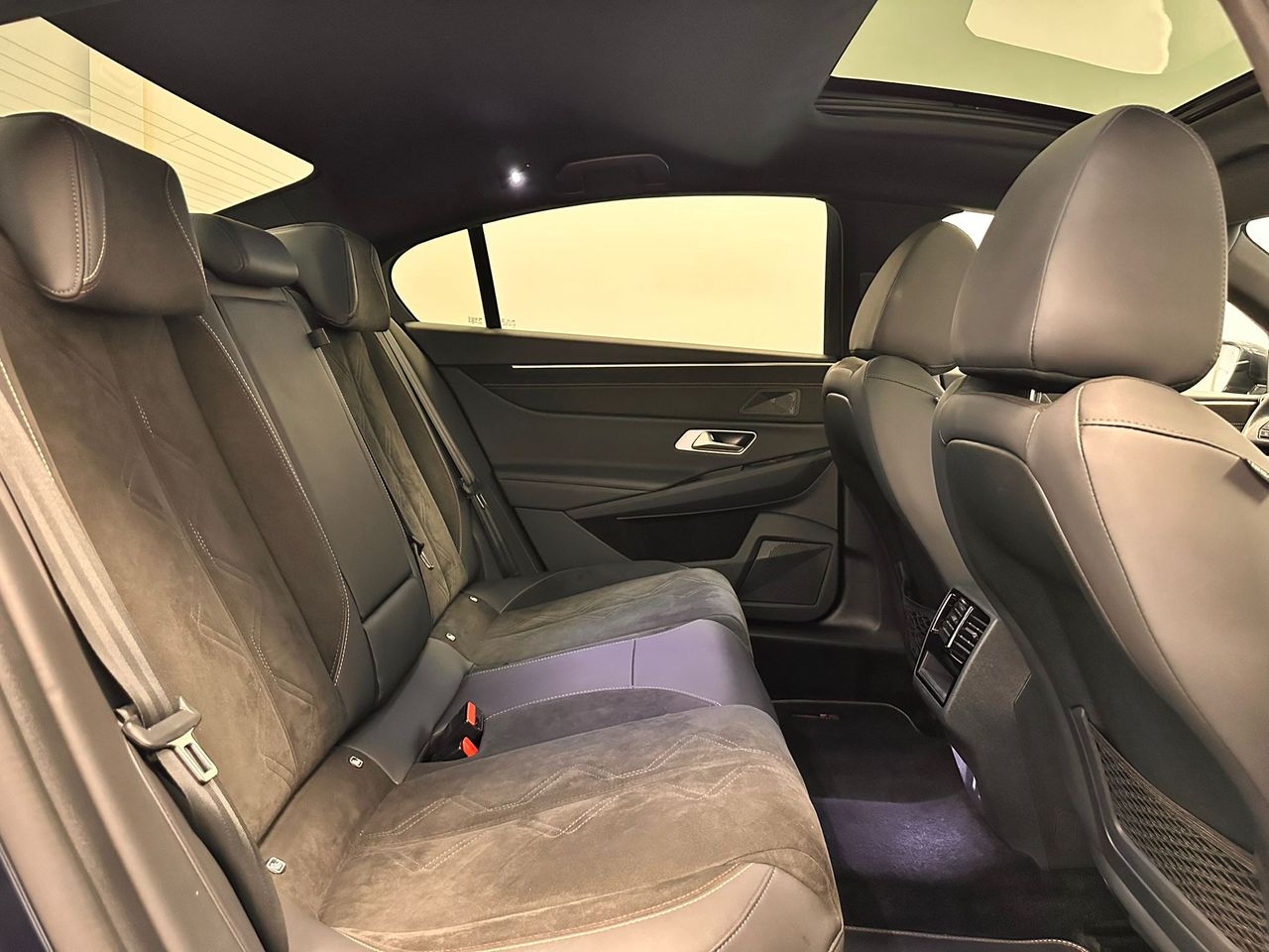 Foto DS Automobiles DS 9 39