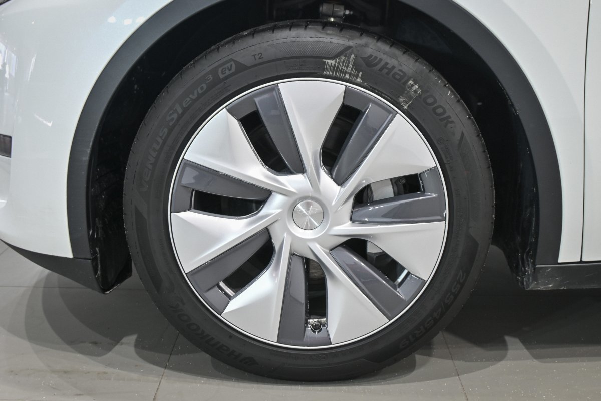 Foto Tesla Model Y 27