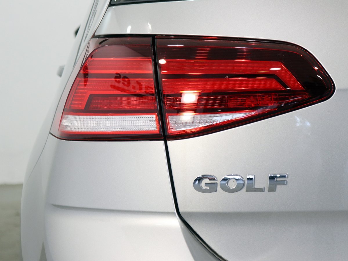 Foto Volkswagen Golf 9