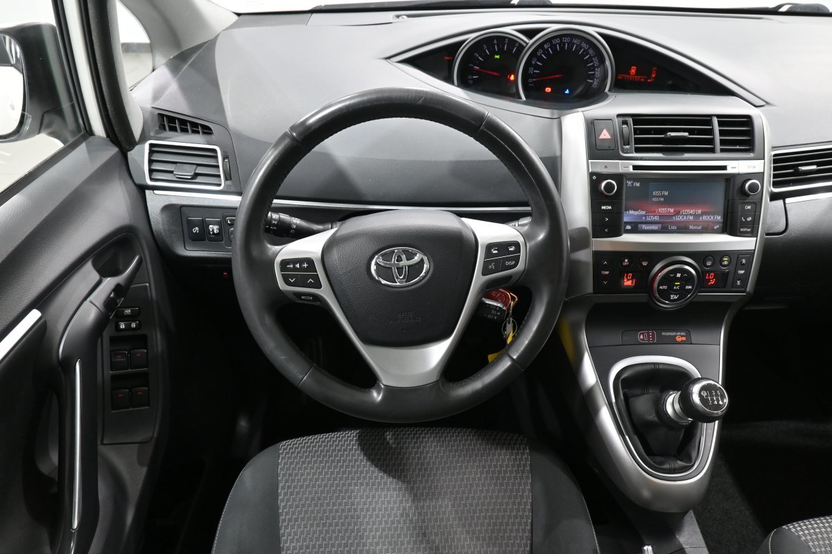 Foto Toyota Corolla Verso 18