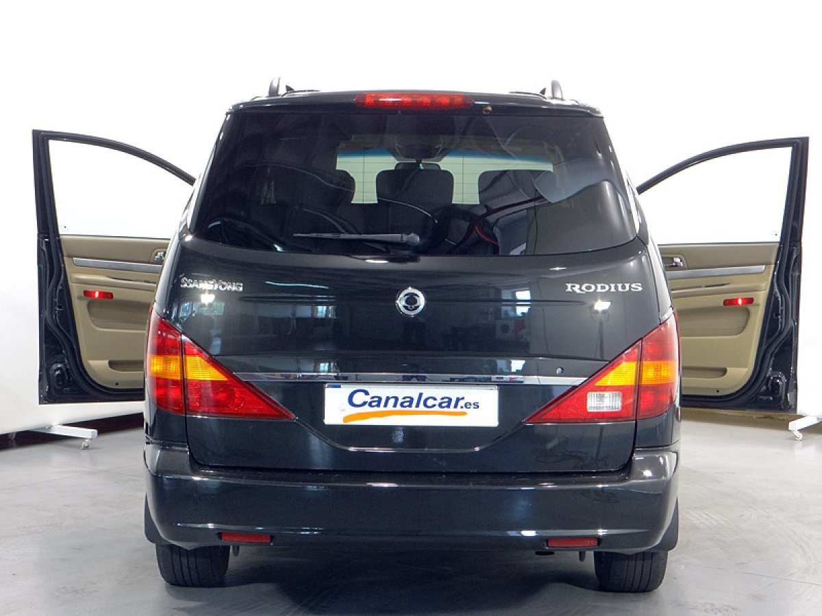 Foto SsangYong Rodius 8