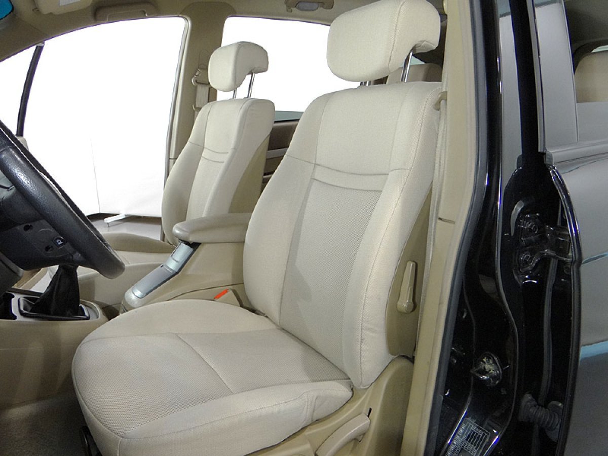 Foto SsangYong Rodius 21