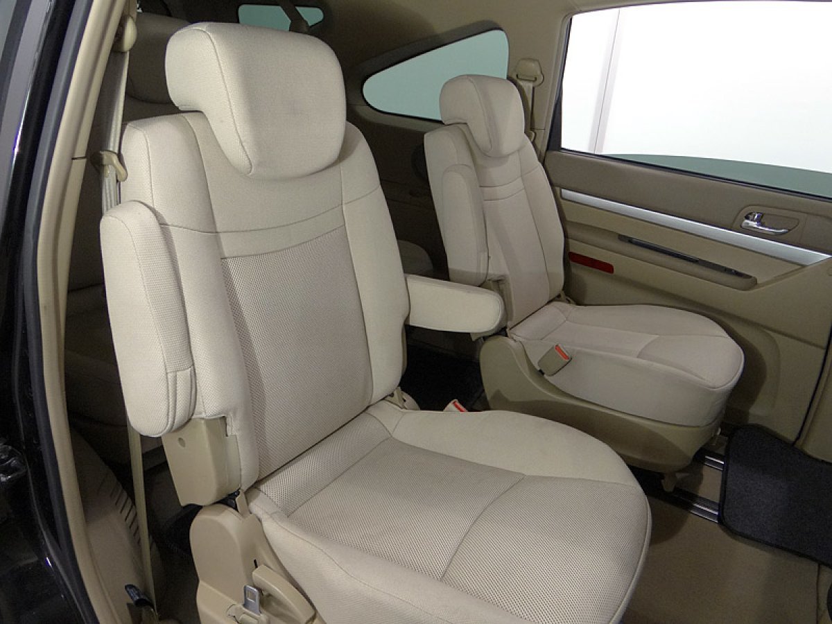 Foto SsangYong Rodius 23
