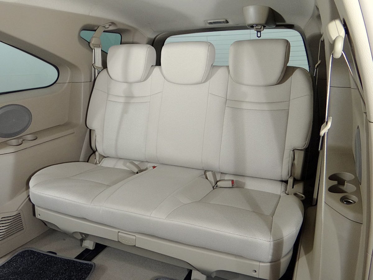 Foto SsangYong Rodius 25