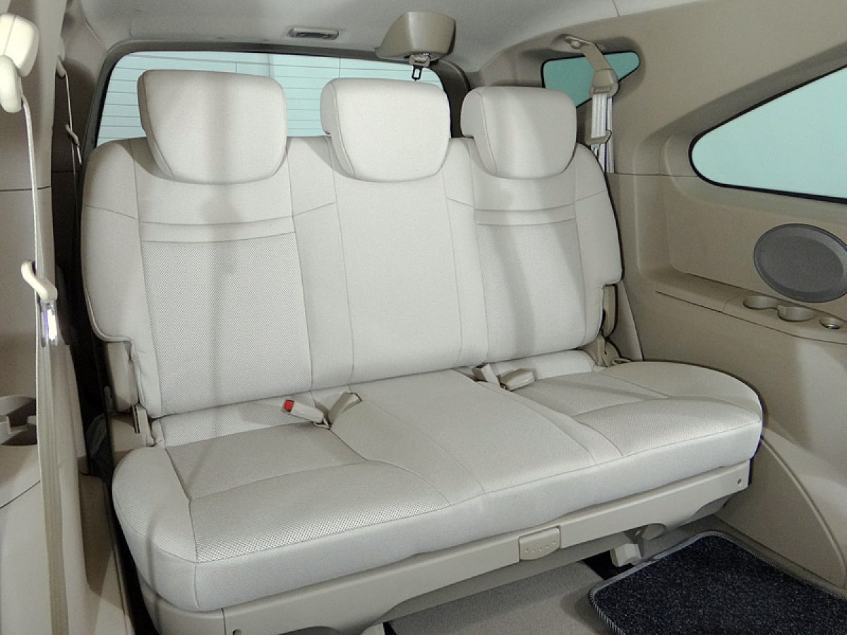 Foto SsangYong Rodius 26