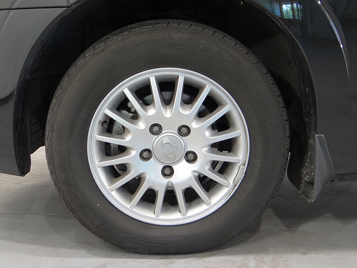 Foto SsangYong Rodius 37