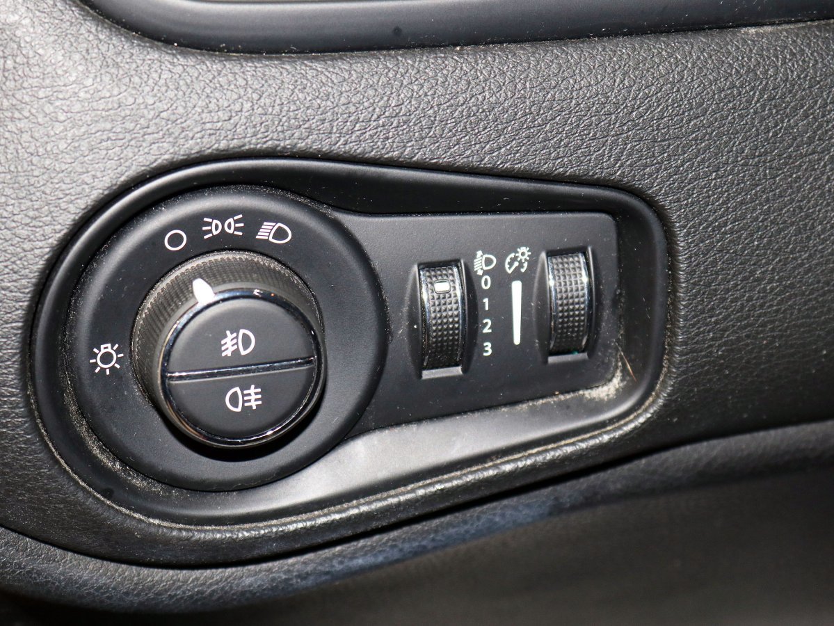 Foto Jeep Renegade 34