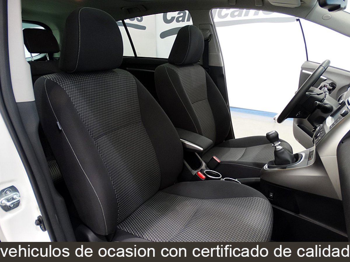 Foto Toyota Corolla Verso 18