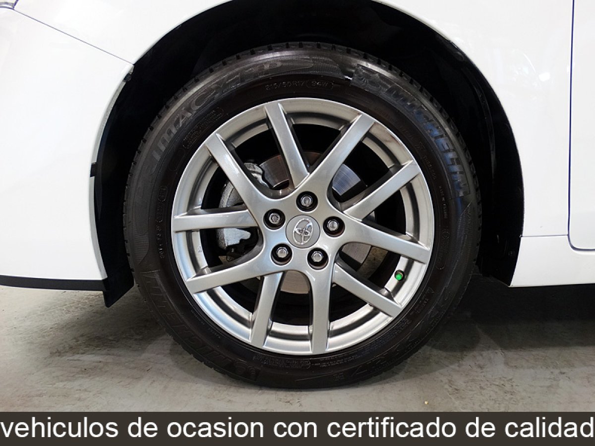 Foto Toyota Corolla Verso 26