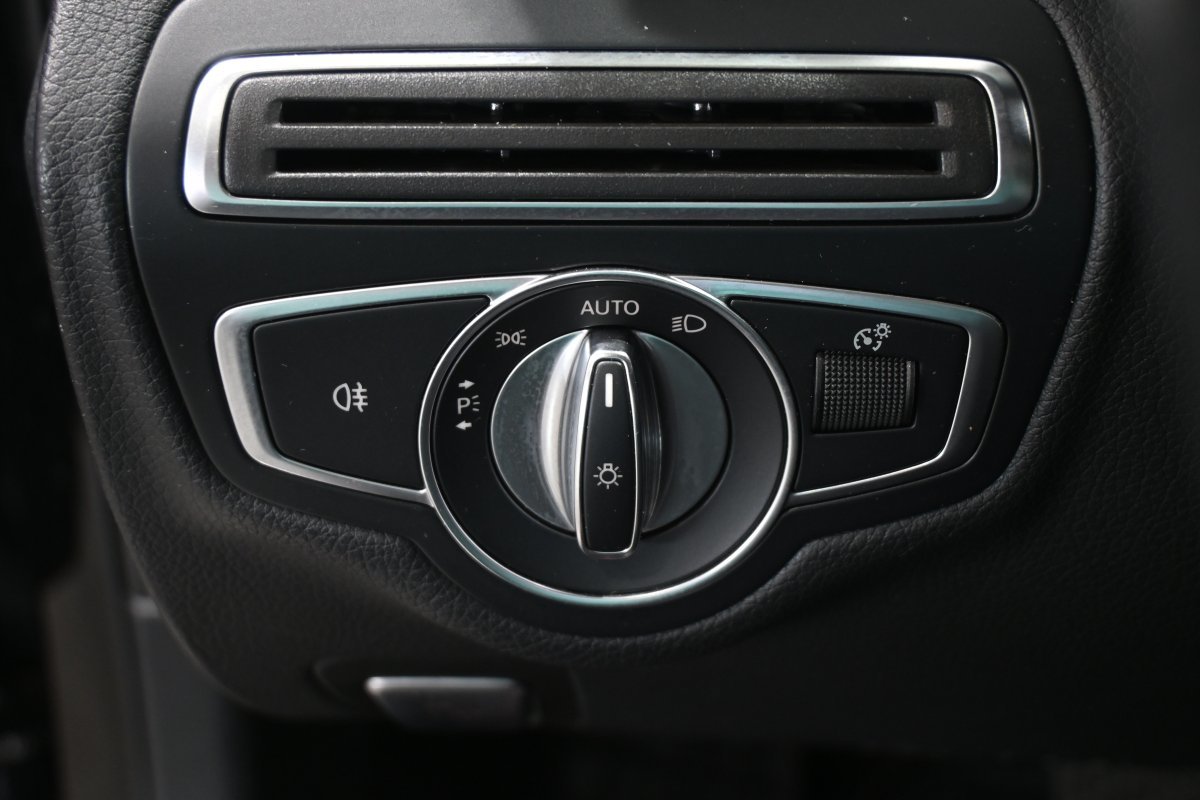 Foto Mercedes-Benz Clase C 25