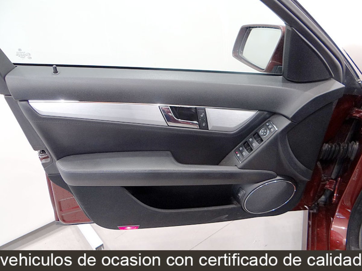 Foto Mercedes-Benz Clase C 25