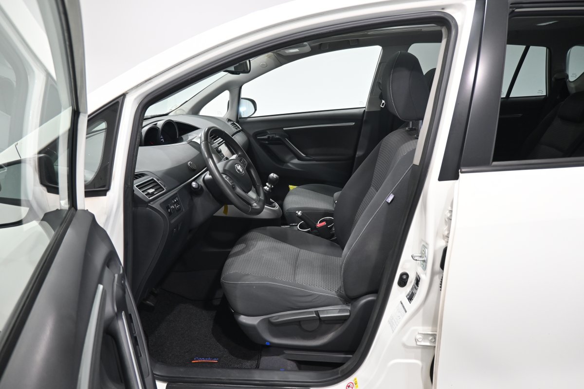 Foto Toyota Corolla Verso 10