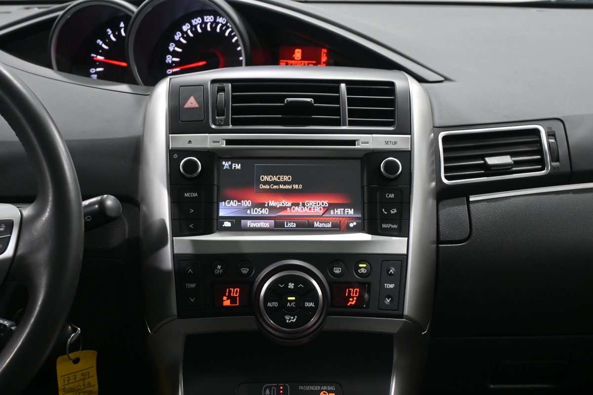 Foto Toyota Corolla Verso 15