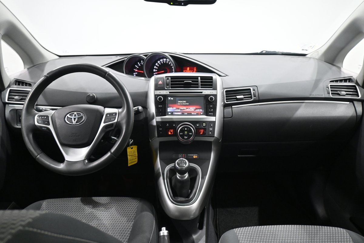 Foto Toyota Corolla Verso 17