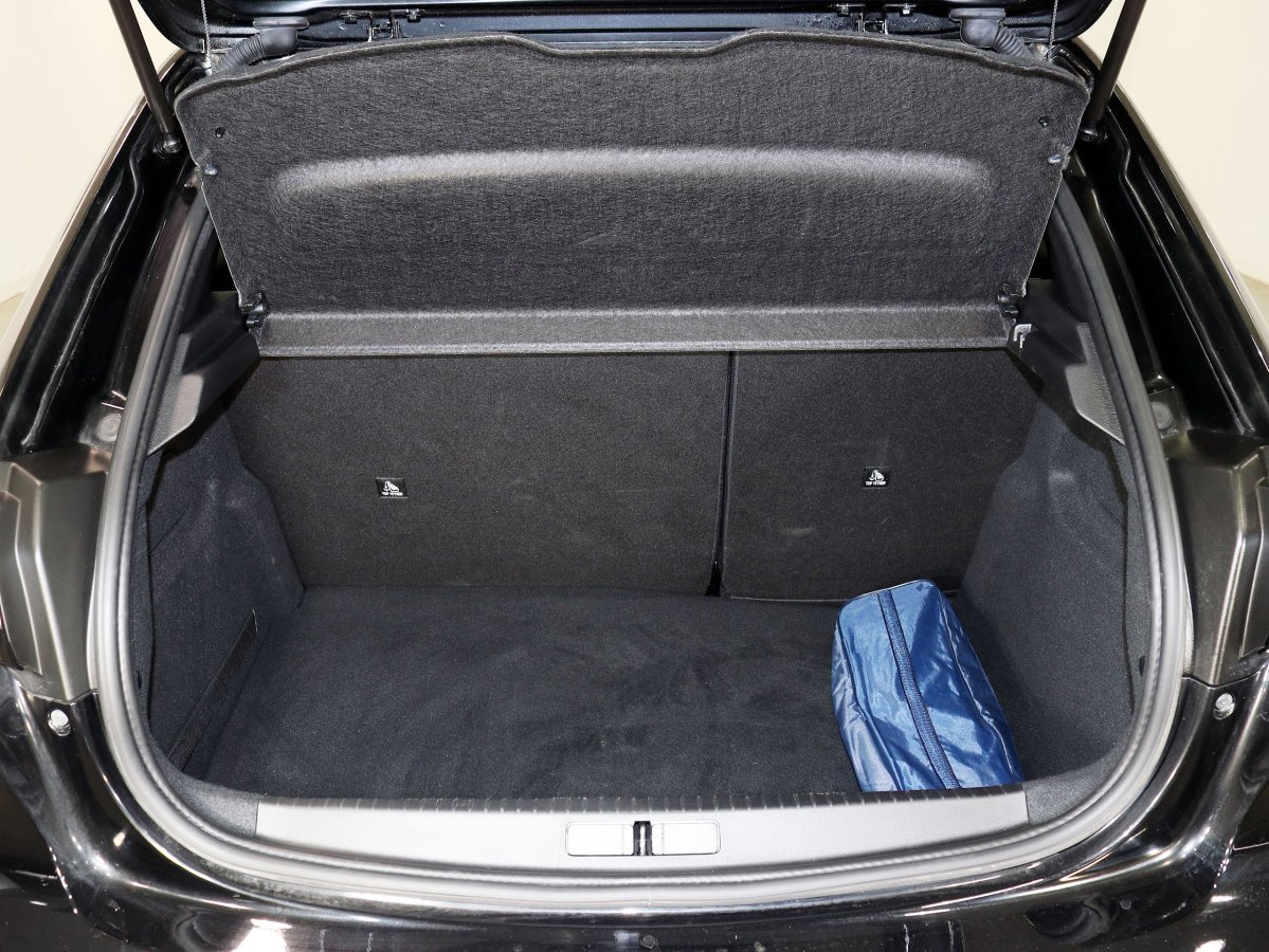 Foto Peugeot 208 8