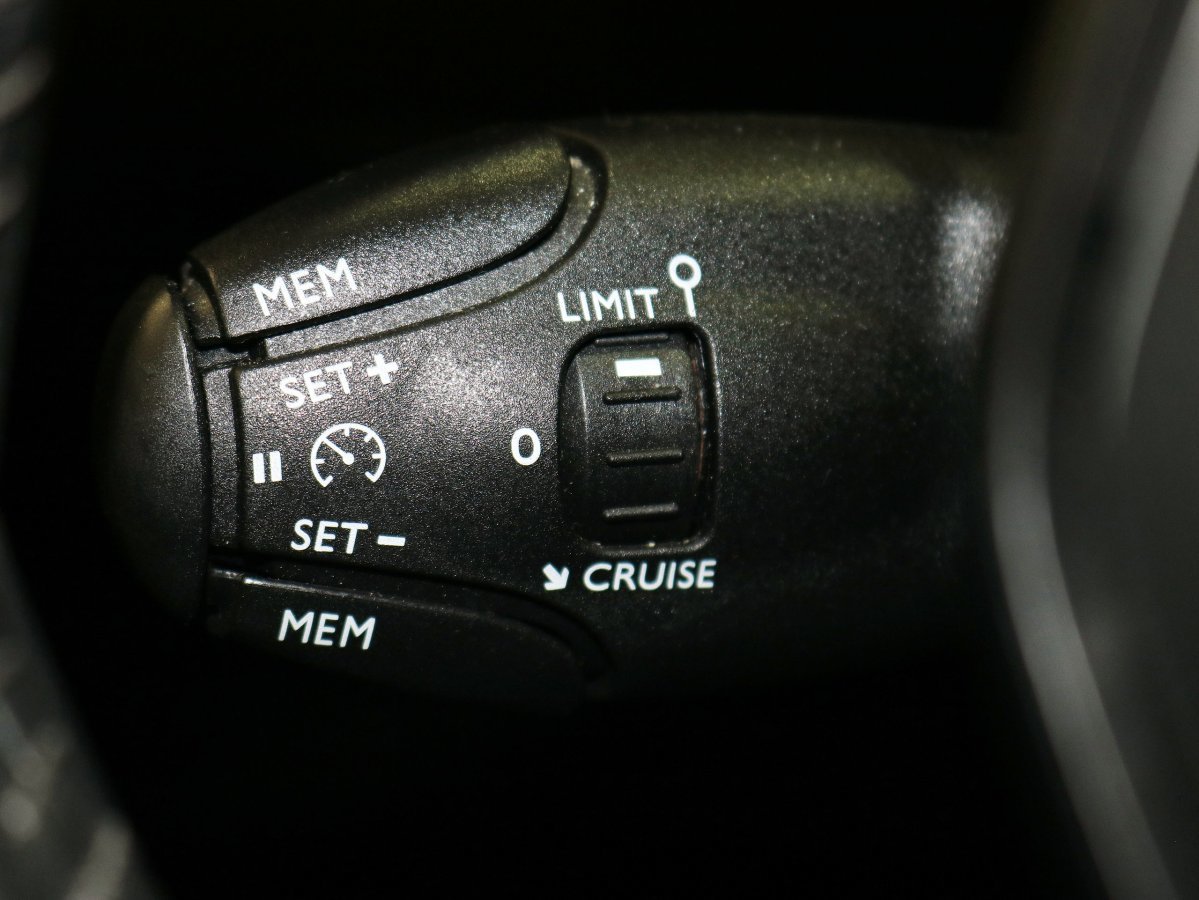 Foto Peugeot 208 33