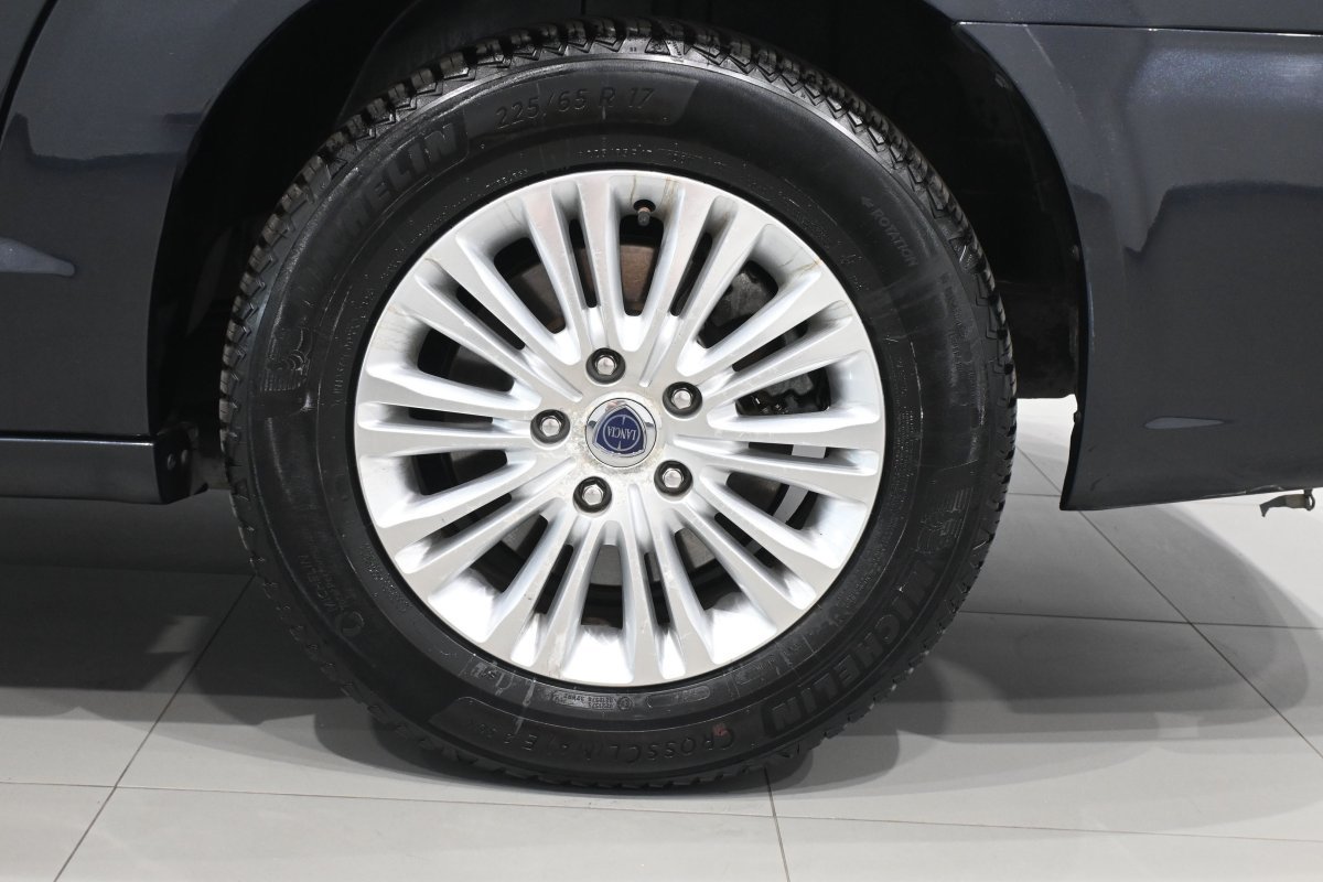 Foto Lancia Voyager 29