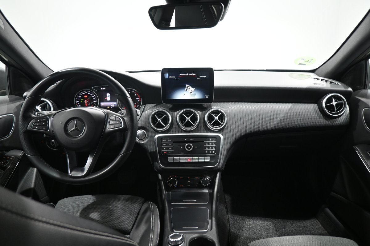 Foto Mercedes-Benz Clase A 18